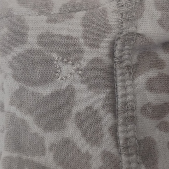 Stella & Dot Grey Leopard Side Zip Pullover Sweater size Small - Picture 12 of 13